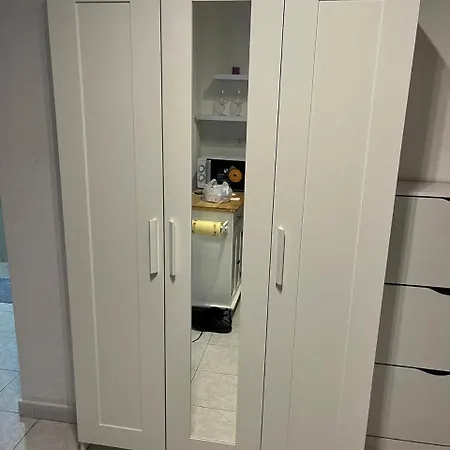 Studio, Near The Τορεβιέχα