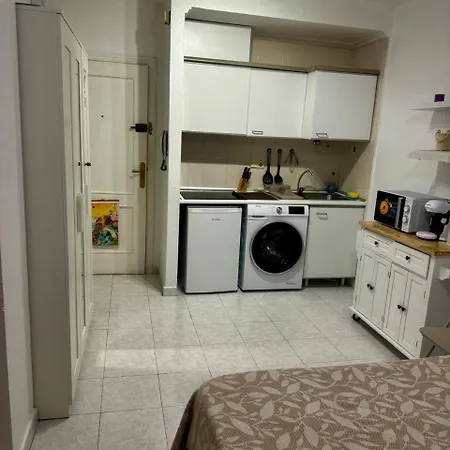 Studio, Near The Τορεβιέχα