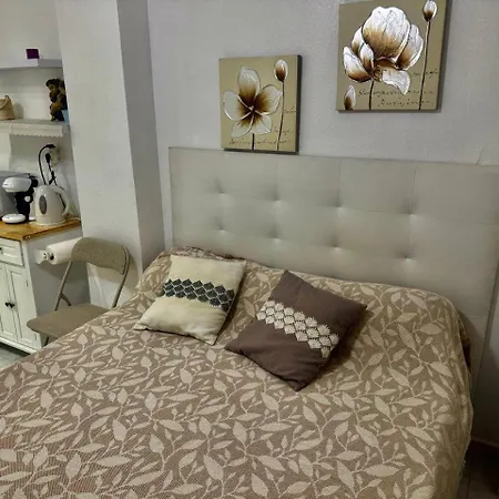 Studio, Near The Τορεβιέχα