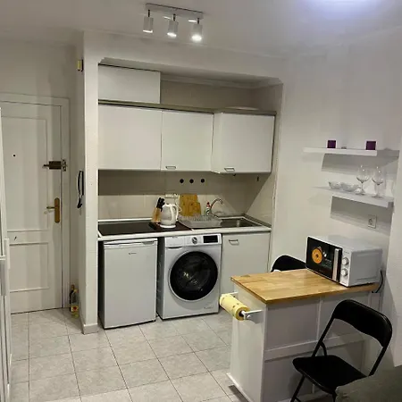 Studio, Near The Apartman *